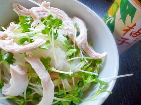 鶏胸肉入り大根とと貝割れの親子冷うどん